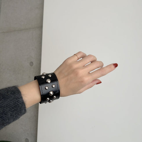studs leather bangle